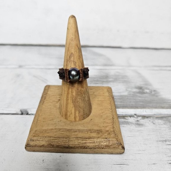 Handmade Boho Black Pearl med Brown Leather Ring size 7 - Picture 2 of 4